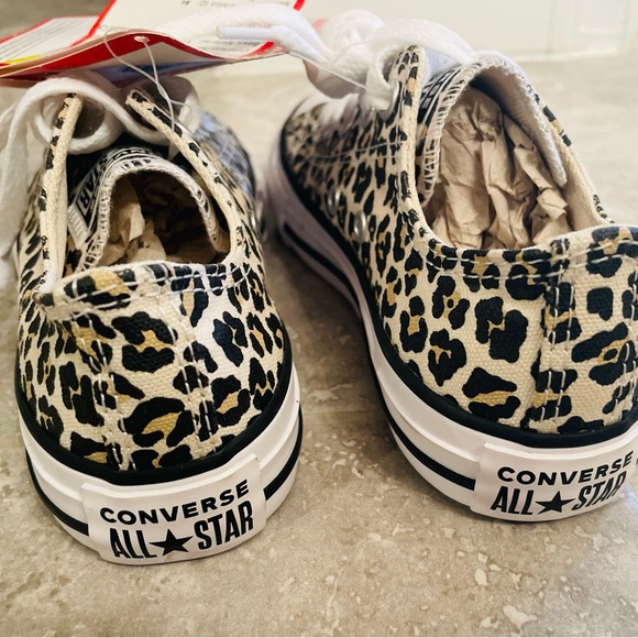 SOLD💥Convers Girls Sneaker - Picture 10 of 10